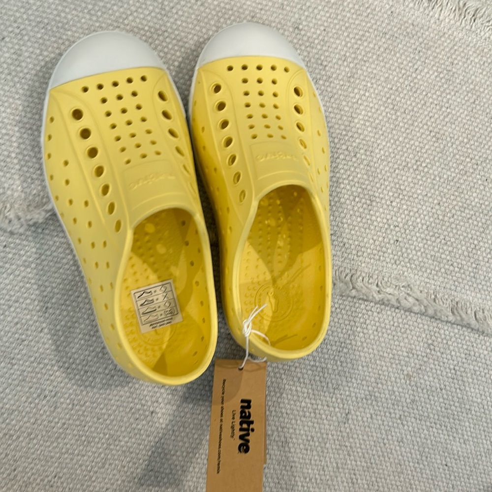 Brand new with tags kids yellow natives size 10